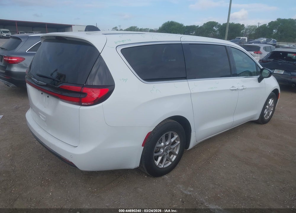 2025 CHRYSLER PACIFICA SELECT VIN: 2C4RC1BG8SR561456