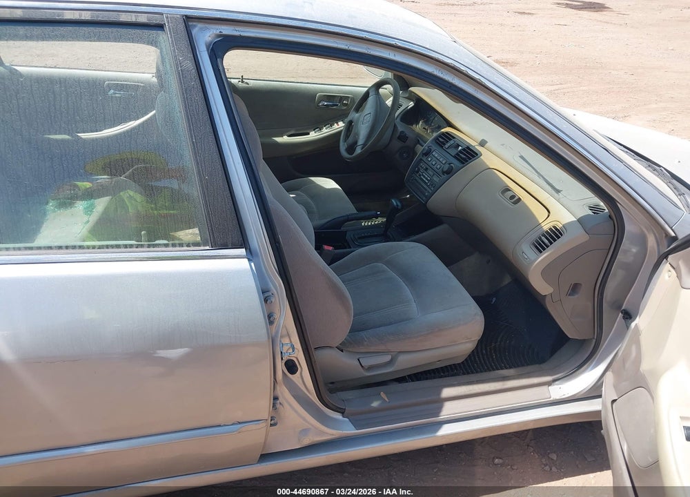 1999 HONDA ACCORD LX VIN: 1HGCG6652XA143830