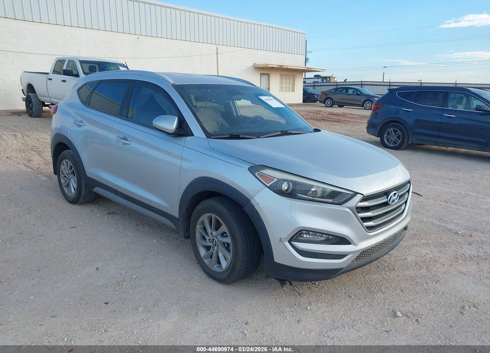 2017 HYUNDAI TUCSON SE VIN: KM8J33A42HU351846