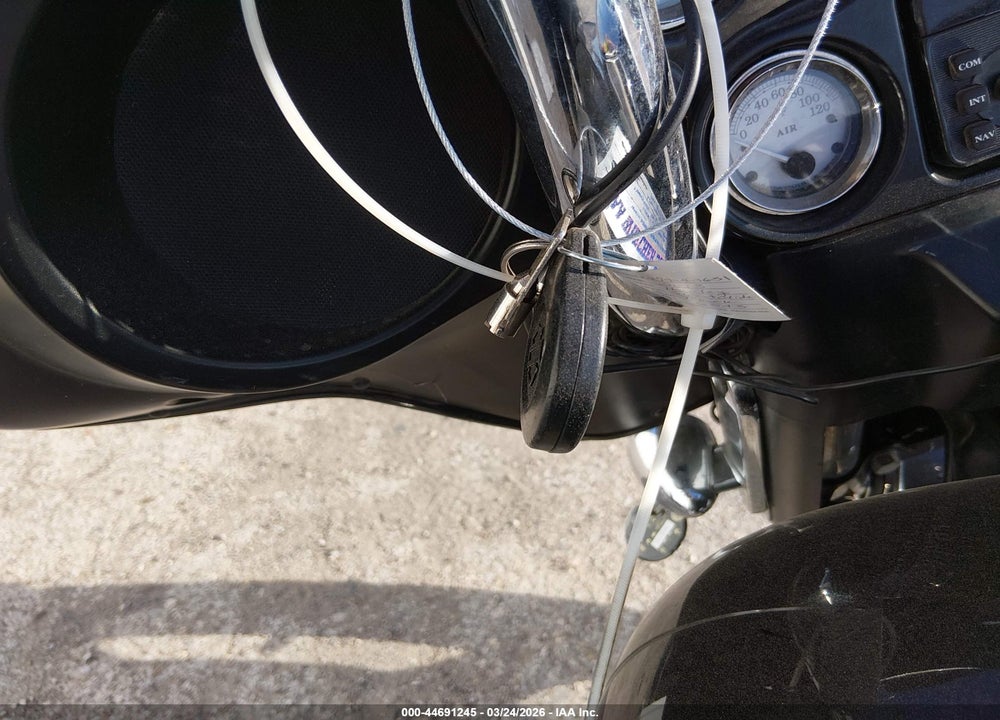 2013 HARLEY-DAVIDSON FLHX STREET GLIDE VIN: 1HD1KBM14DB666543