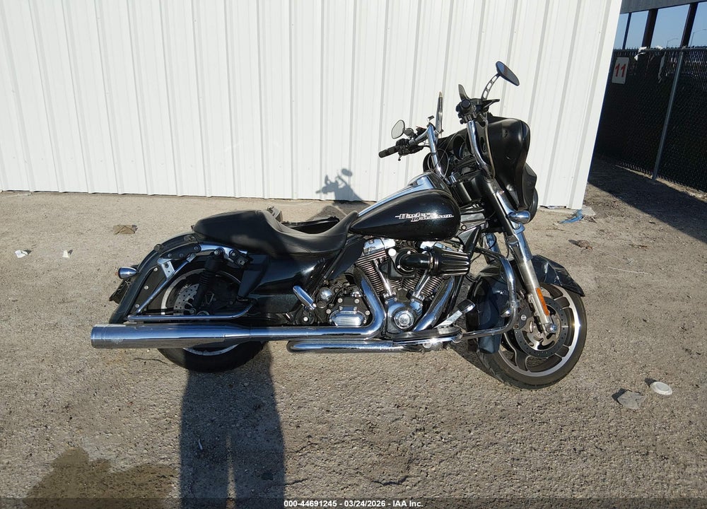 2013 HARLEY-DAVIDSON FLHX STREET GLIDE VIN: 1HD1KBM14DB666543