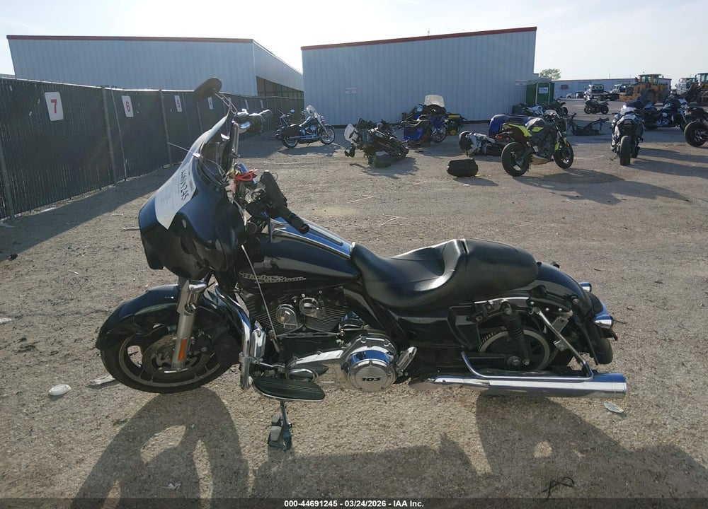 2013 HARLEY-DAVIDSON FLHX STREET GLIDE VIN: 1HD1KBM14DB666543