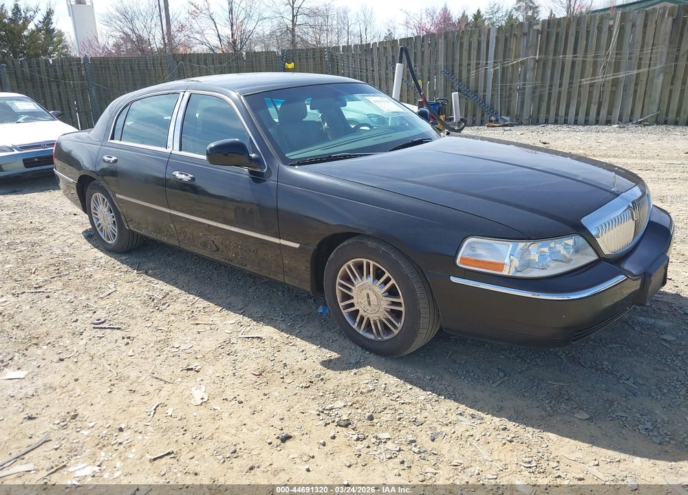 2006 LINCOLN TOWN CAR DESIGNER SERIES VIN: 1LNHM83V46Y631160