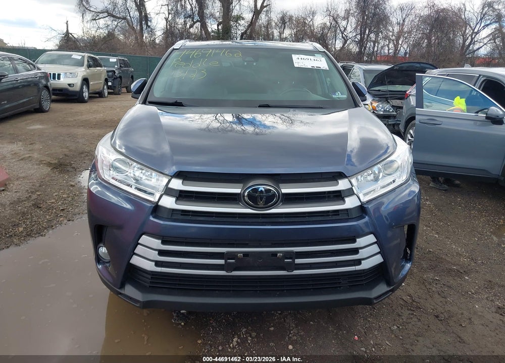 2019 TOYOTA HIGHLANDER XLE VIN: 5TDJZRFH7KS951582