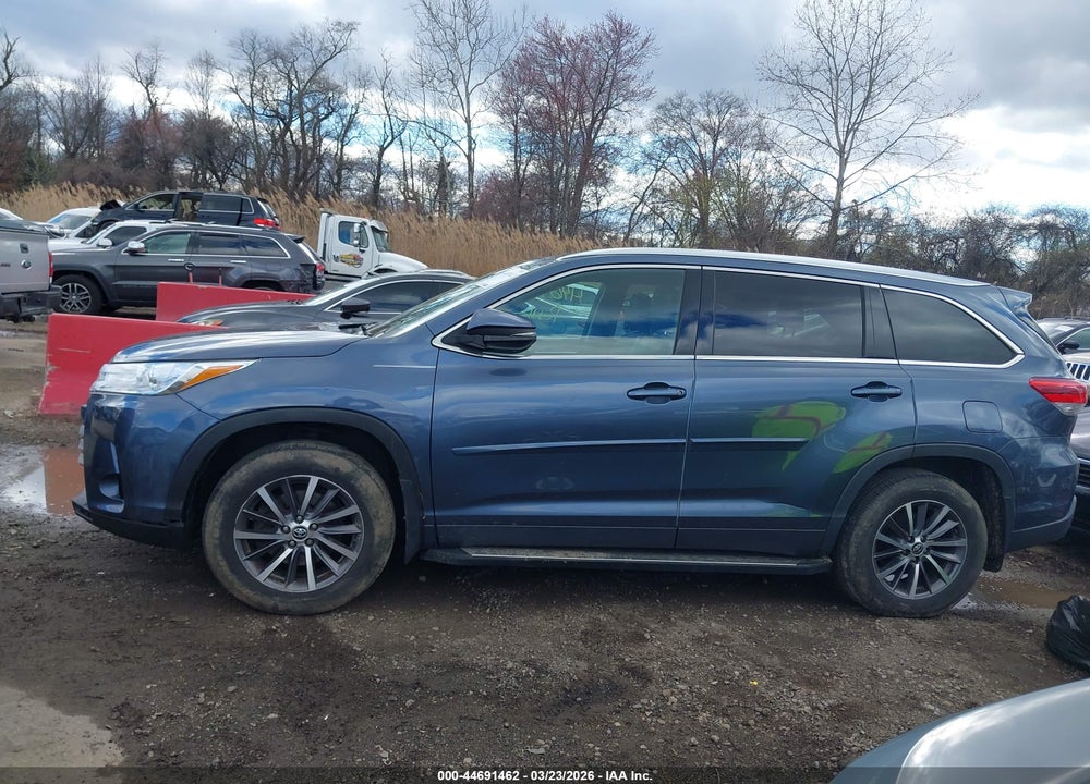 2019 TOYOTA HIGHLANDER XLE VIN: 5TDJZRFH7KS951582