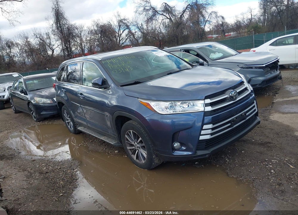 2019 TOYOTA HIGHLANDER XLE VIN: 5TDJZRFH7KS951582