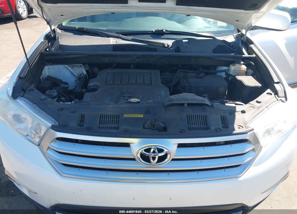 2011 TOYOTA HIGHLANDER BASE V6 VIN: 5TDBK3EH4BS071480
