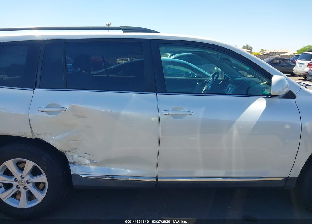 2011 TOYOTA HIGHLANDER BASE V6 VIN: 5TDBK3EH4BS071480