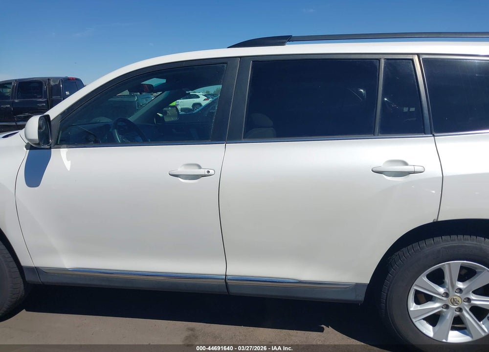 2011 TOYOTA HIGHLANDER BASE V6 VIN: 5TDBK3EH4BS071480