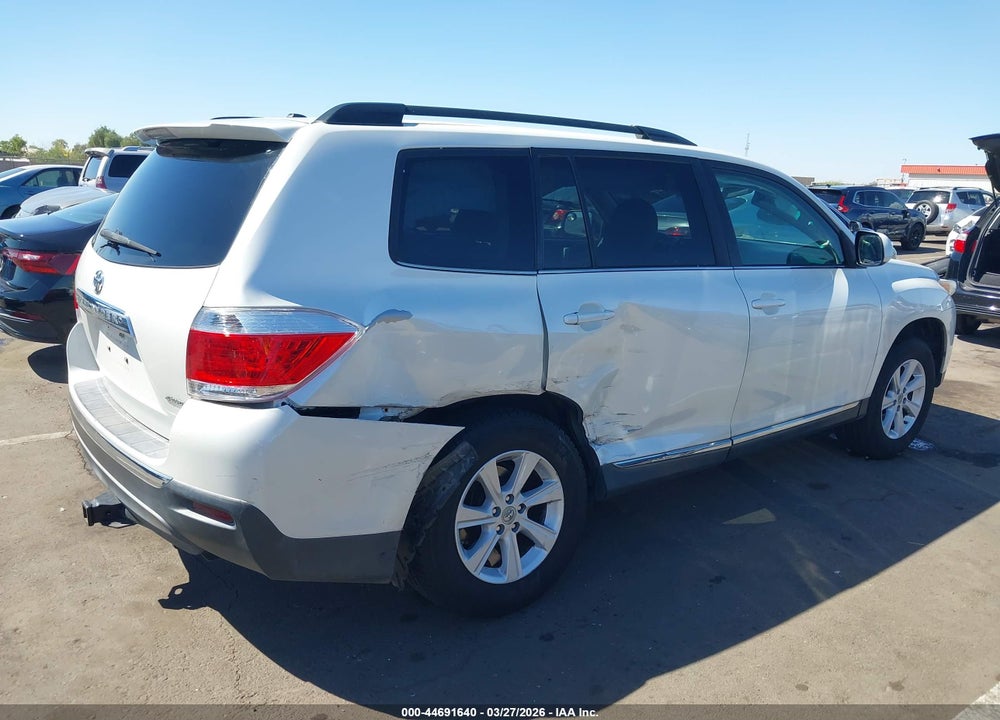 2011 TOYOTA HIGHLANDER BASE V6 VIN: 5TDBK3EH4BS071480