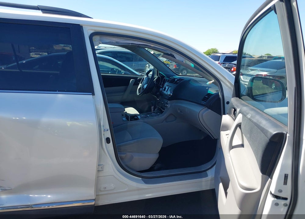 2011 TOYOTA HIGHLANDER BASE V6 VIN: 5TDBK3EH4BS071480
