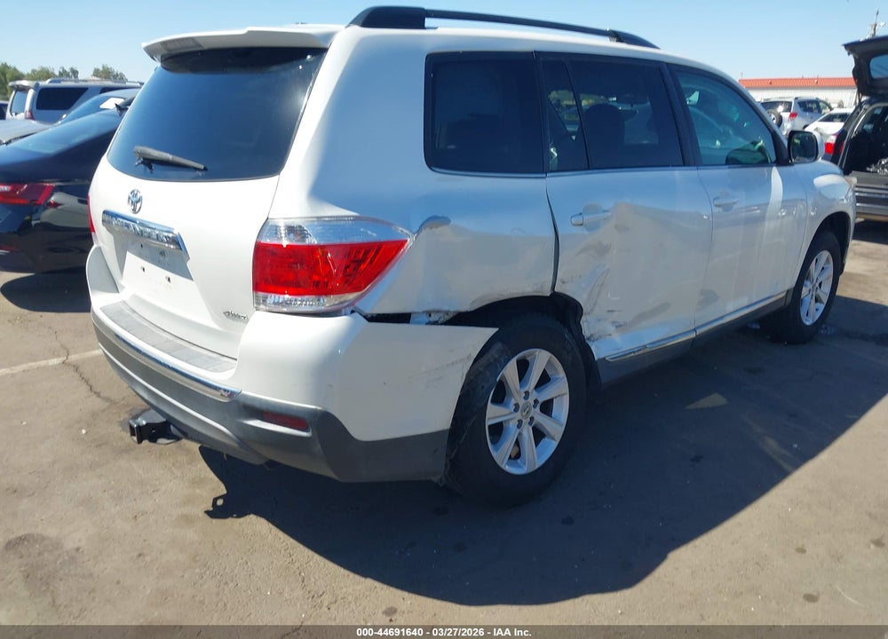 2011 TOYOTA HIGHLANDER BASE V6 VIN: 5TDBK3EH4BS071480