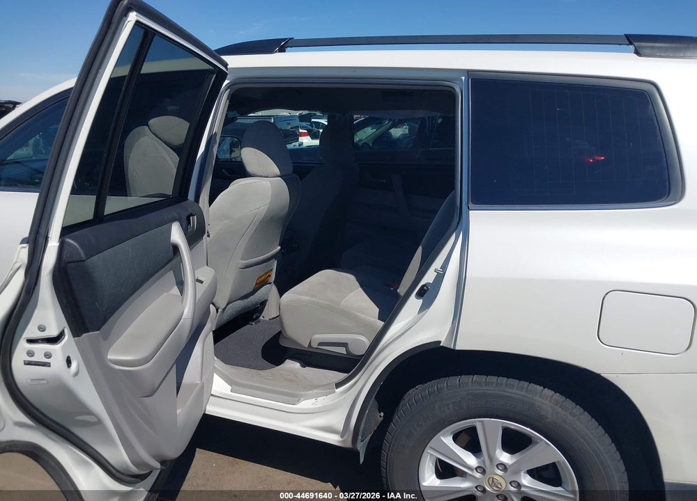 2011 TOYOTA HIGHLANDER BASE V6 VIN: 5TDBK3EH4BS071480