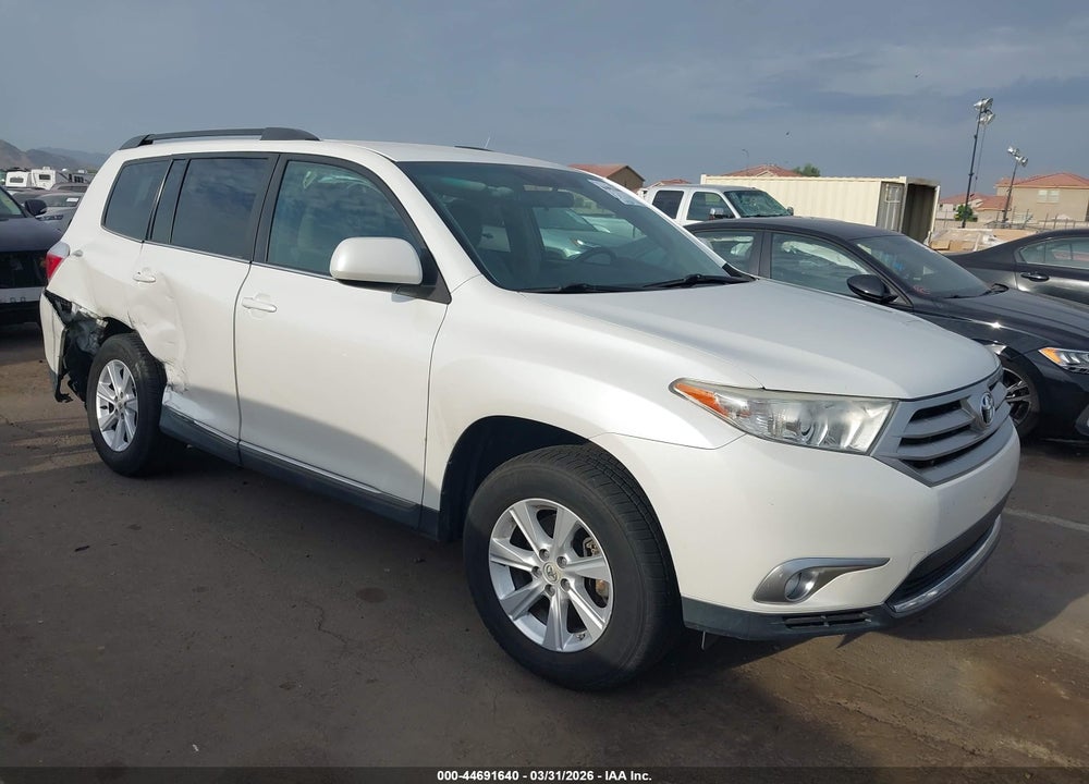 2011 TOYOTA HIGHLANDER BASE V6 VIN: 5TDBK3EH4BS071480