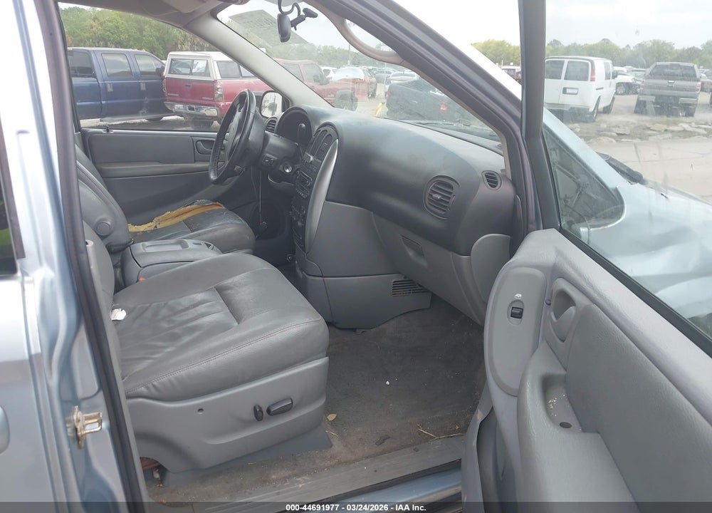 2005 CHRYSLER TOWN & COUNTRY TOURING VIN: 2C4GP54L85R422347