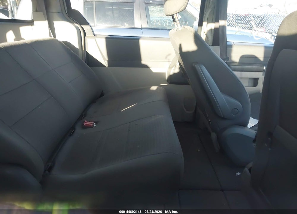 2008 CHRYSLER TOWN & COUNTRY LX VIN: 2A8HR44HX8R708265