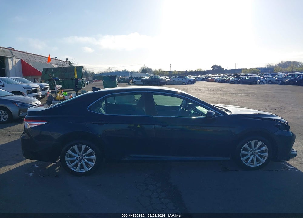 2019 TOYOTA CAMRY LE VIN: 4T1B11HK2KU794654