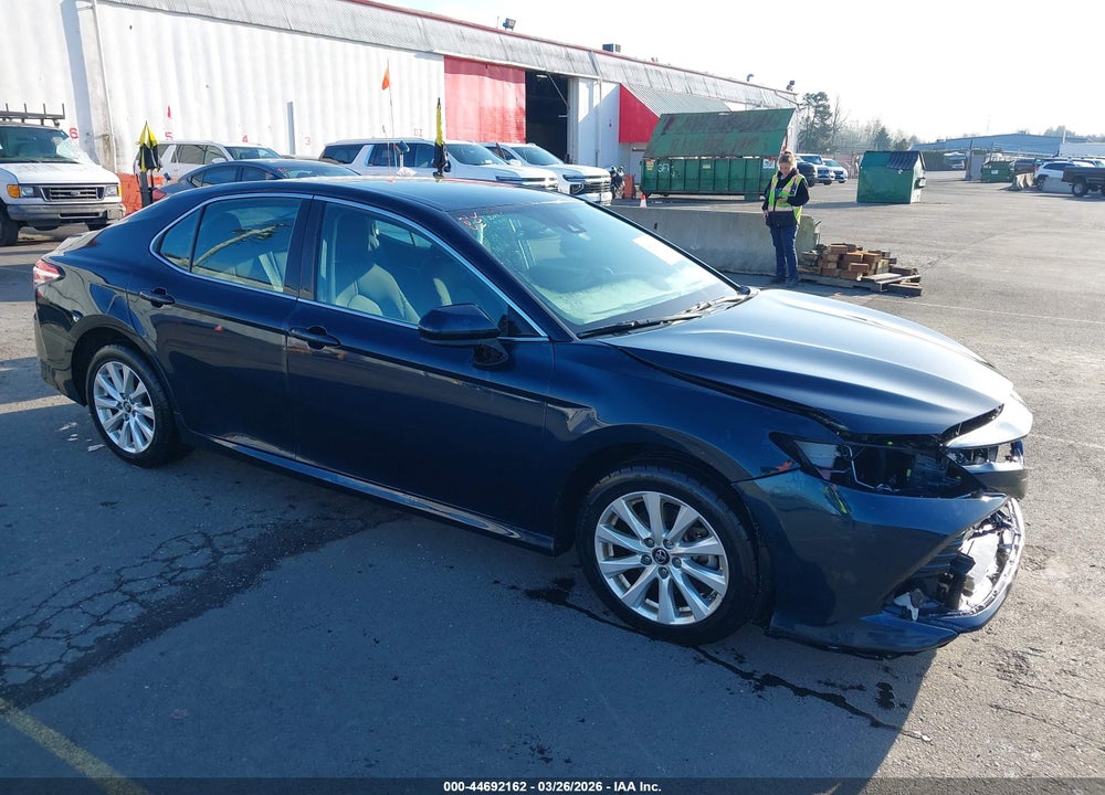 2019 TOYOTA CAMRY LE VIN: 4T1B11HK2KU794654