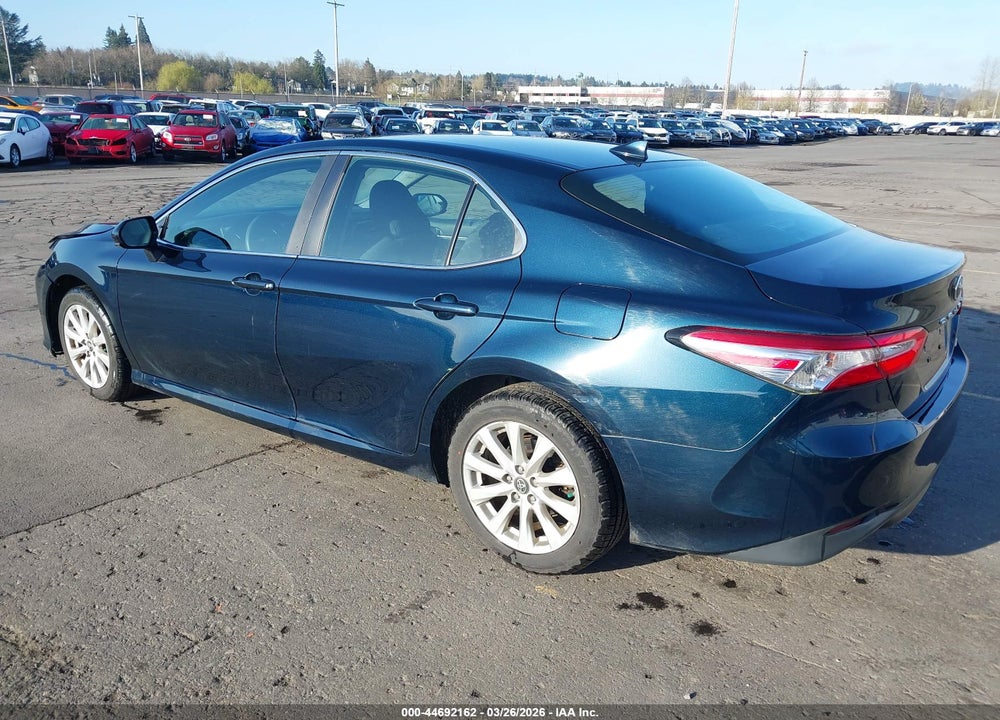 2019 TOYOTA CAMRY LE VIN: 4T1B11HK2KU794654