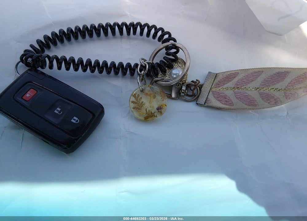 2005 TOYOTA PRIUS VIN: JTDKB20U650132172