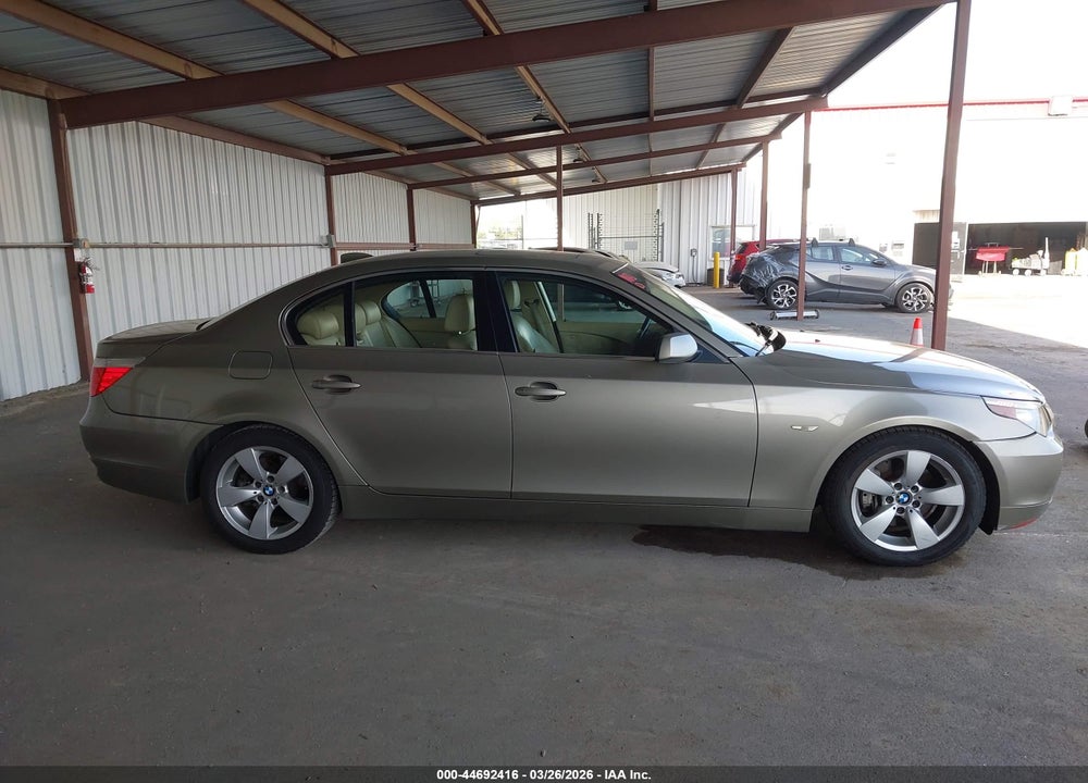 2007 BMW 525I VIN: WBANE53507CW62212