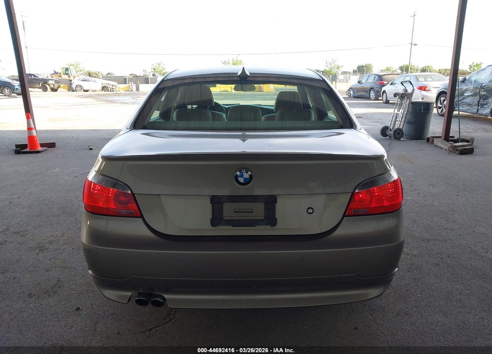 2007 BMW 525I VIN: WBANE53507CW62212