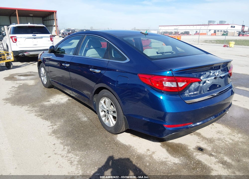 2015 HYUNDAI SONATA SE VIN: 5NPE24AFXFH181811