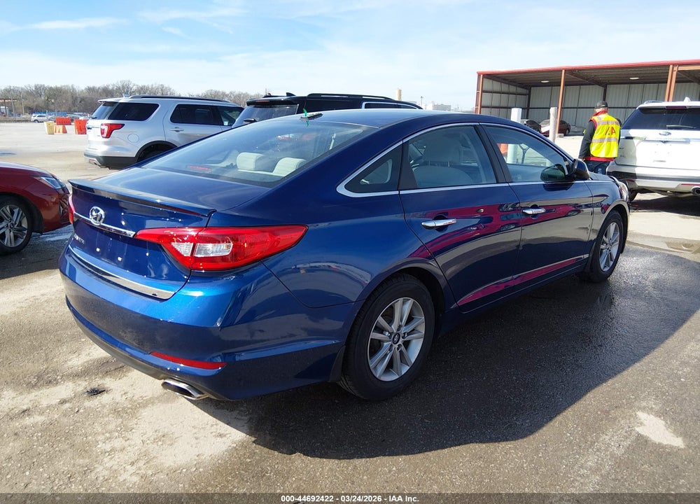 2015 HYUNDAI SONATA SE VIN: 5NPE24AFXFH181811