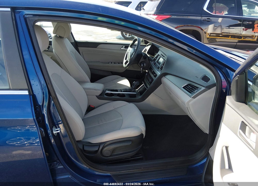 2015 HYUNDAI SONATA SE VIN: 5NPE24AFXFH181811