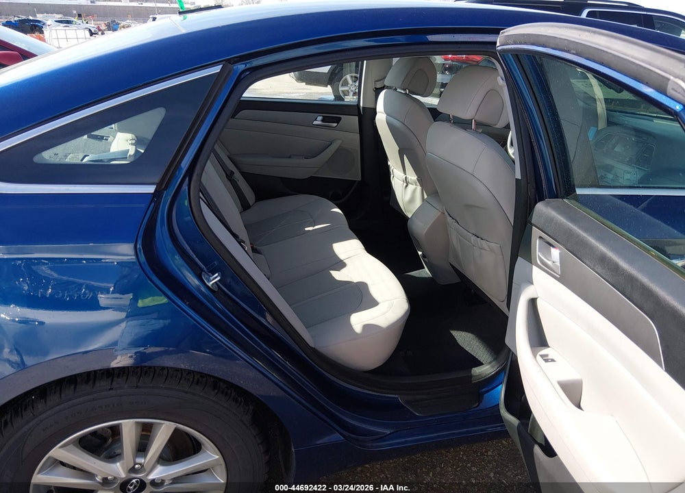 2015 HYUNDAI SONATA SE VIN: 5NPE24AFXFH181811