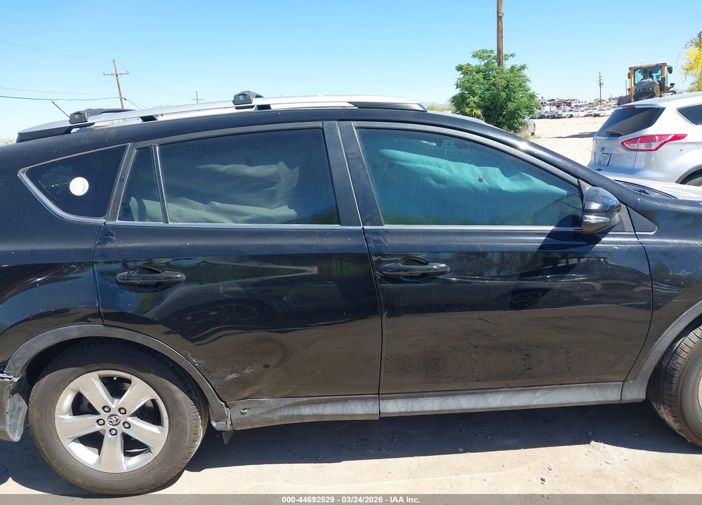 2015 TOYOTA RAV4 XLE VIN: 2T3WFREV7FW230897