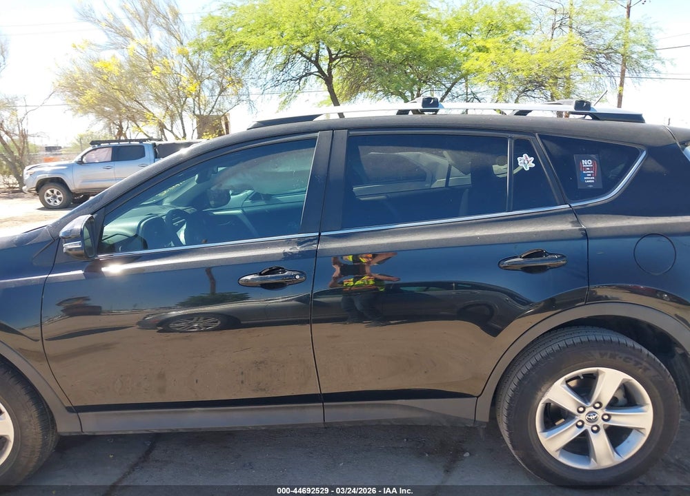 2015 TOYOTA RAV4 XLE VIN: 2T3WFREV7FW230897