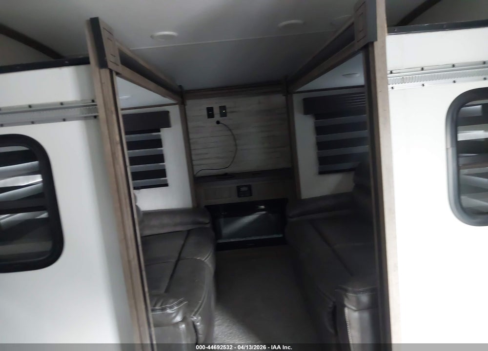2020 FOREST RIVER SABRE VIN: 5ZT3SR2B4L6104467