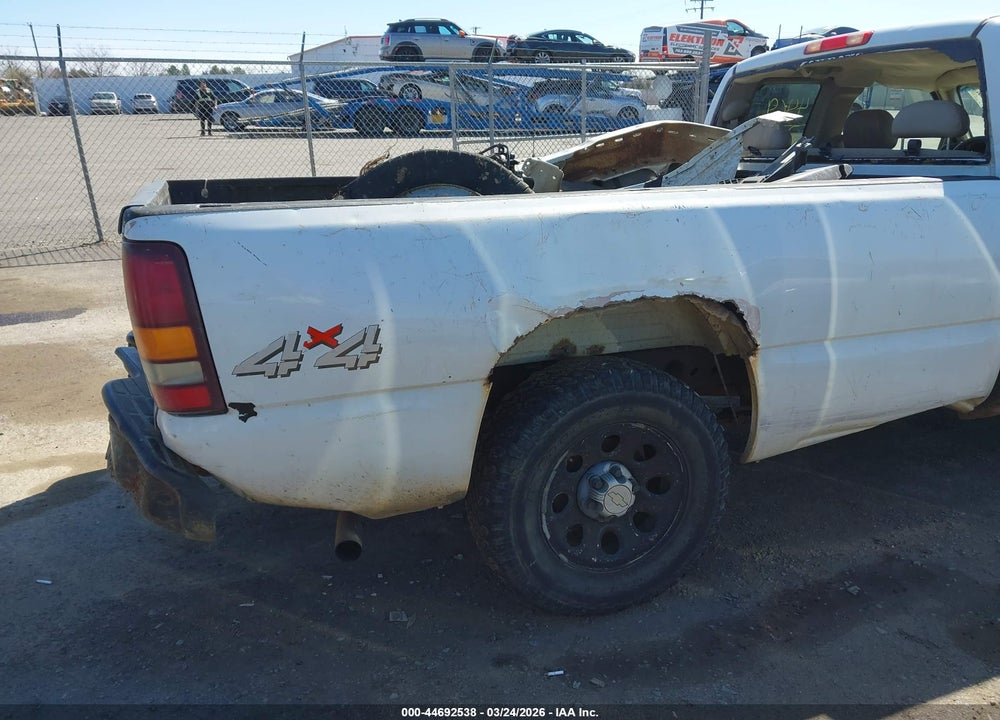 2005 CHEVROLET SILVERADO 1500 WORK TRUCK VIN: 1GCEK19T95E311021