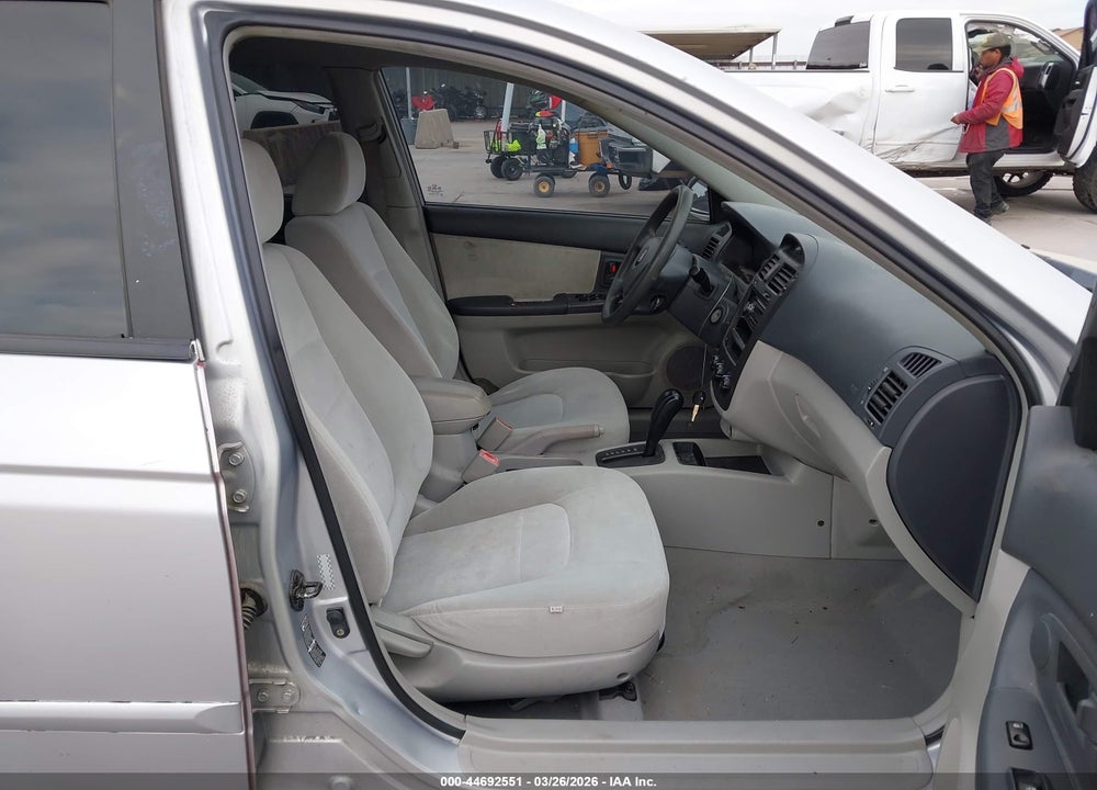 2004 KIA SPECTRA EX/LX VIN: KNAFE121745064520
