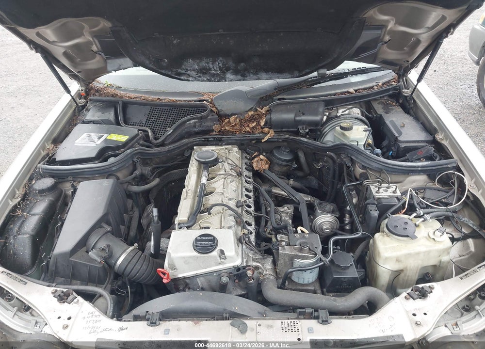 1998 MERCEDES-BENZ E 300 DIESEL VIN: WDBJF25FXWA655182
