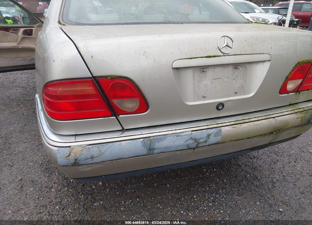 1998 MERCEDES-BENZ E 300 DIESEL VIN: WDBJF25FXWA655182