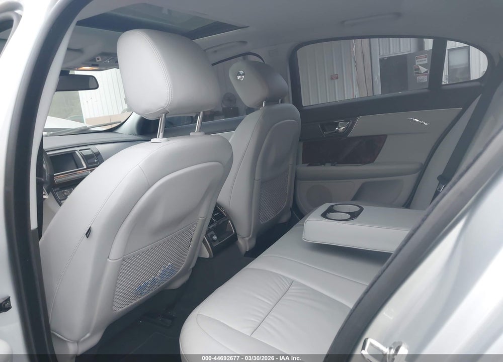 2011 JAGUAR XF VIN: SAJWA0FB8BLR93671