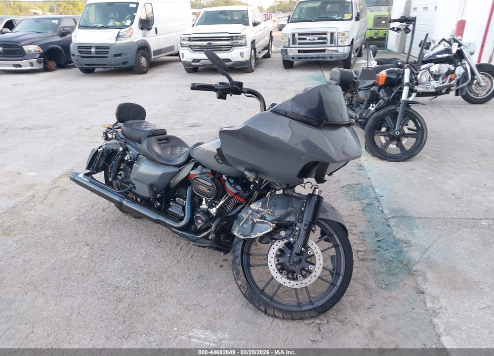 2018 HARLEY-DAVIDSON FLTRXSE CVO ROAD GLIDE VIN: 1HD1TCL19JB953425
