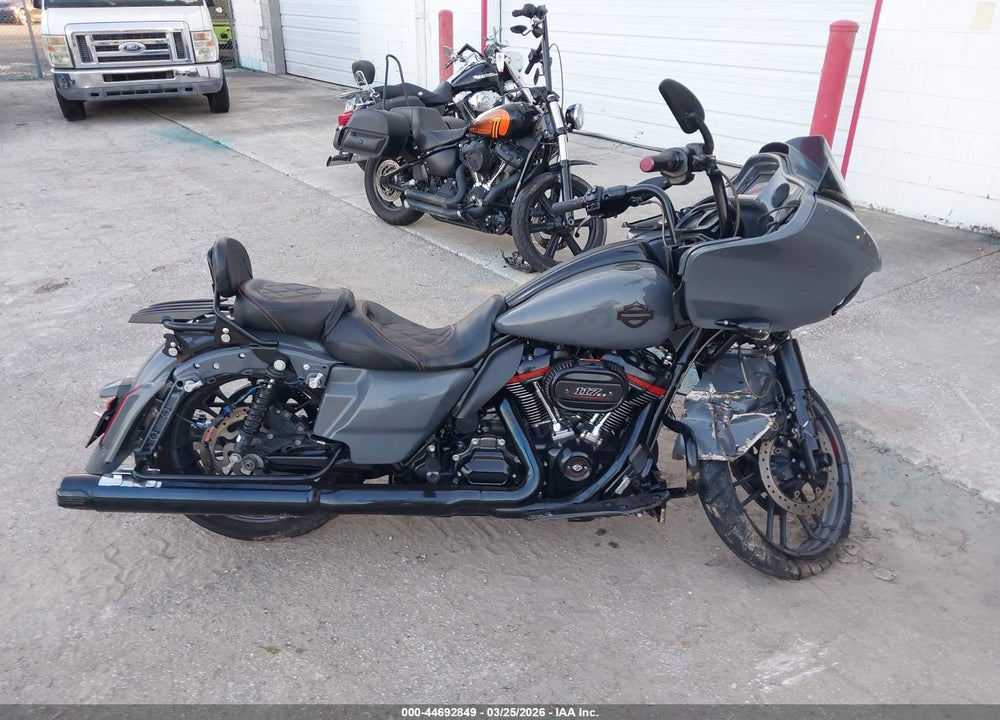 2018 HARLEY-DAVIDSON FLTRXSE CVO ROAD GLIDE VIN: 1HD1TCL19JB953425