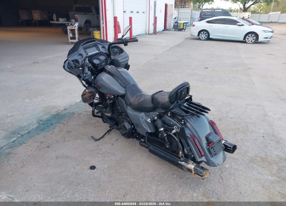 2018 HARLEY-DAVIDSON FLTRXSE CVO ROAD GLIDE VIN: 1HD1TCL19JB953425