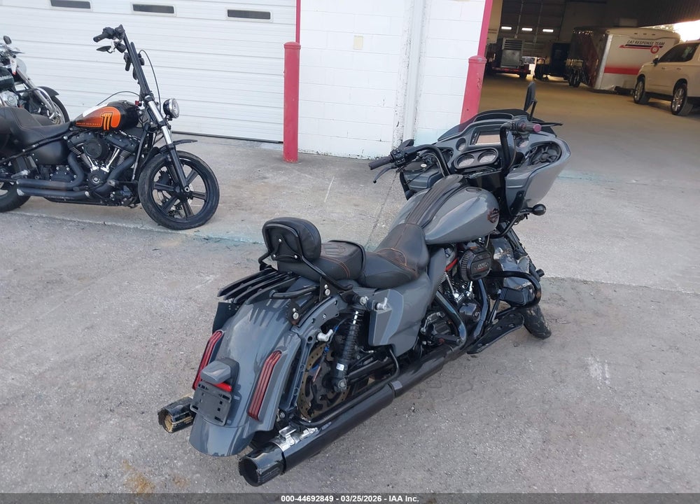 2018 HARLEY-DAVIDSON FLTRXSE CVO ROAD GLIDE VIN: 1HD1TCL19JB953425
