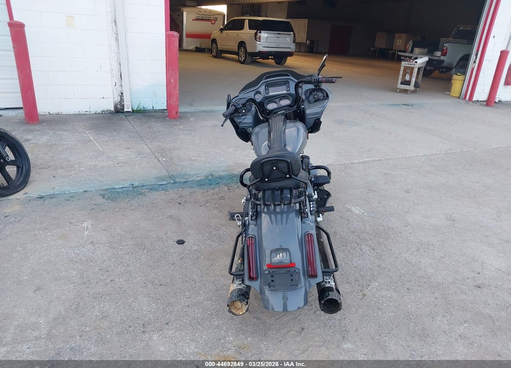 2018 HARLEY-DAVIDSON FLTRXSE CVO ROAD GLIDE VIN: 1HD1TCL19JB953425
