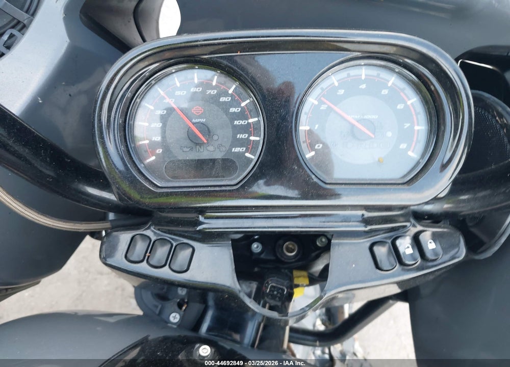 2018 HARLEY-DAVIDSON FLTRXSE CVO ROAD GLIDE VIN: 1HD1TCL19JB953425