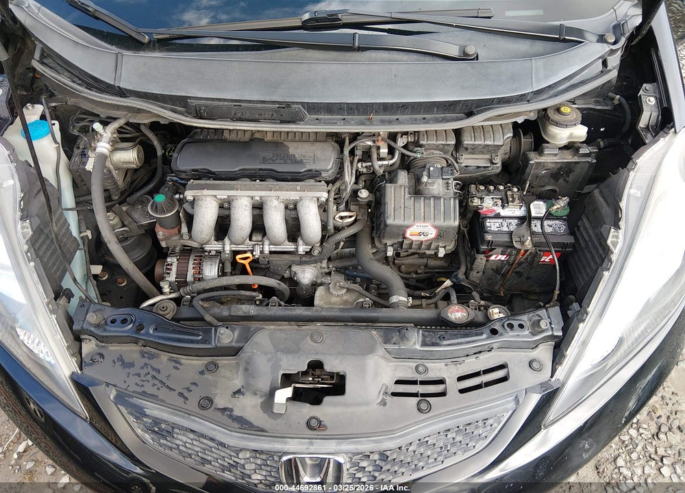 2013 HONDA FIT VIN: JHMGE8H33DC000445