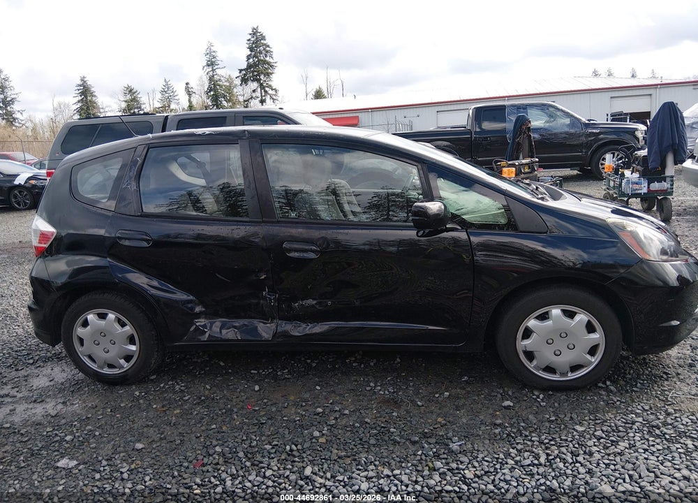 2013 HONDA FIT VIN: JHMGE8H33DC000445