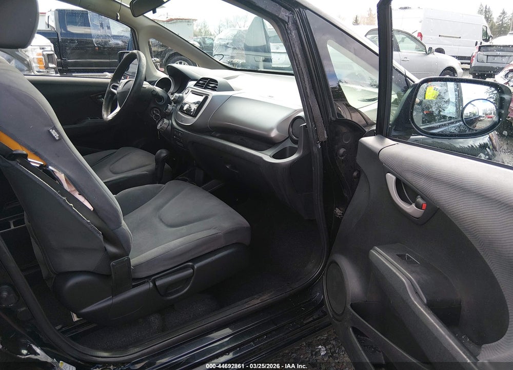 2013 HONDA FIT VIN: JHMGE8H33DC000445