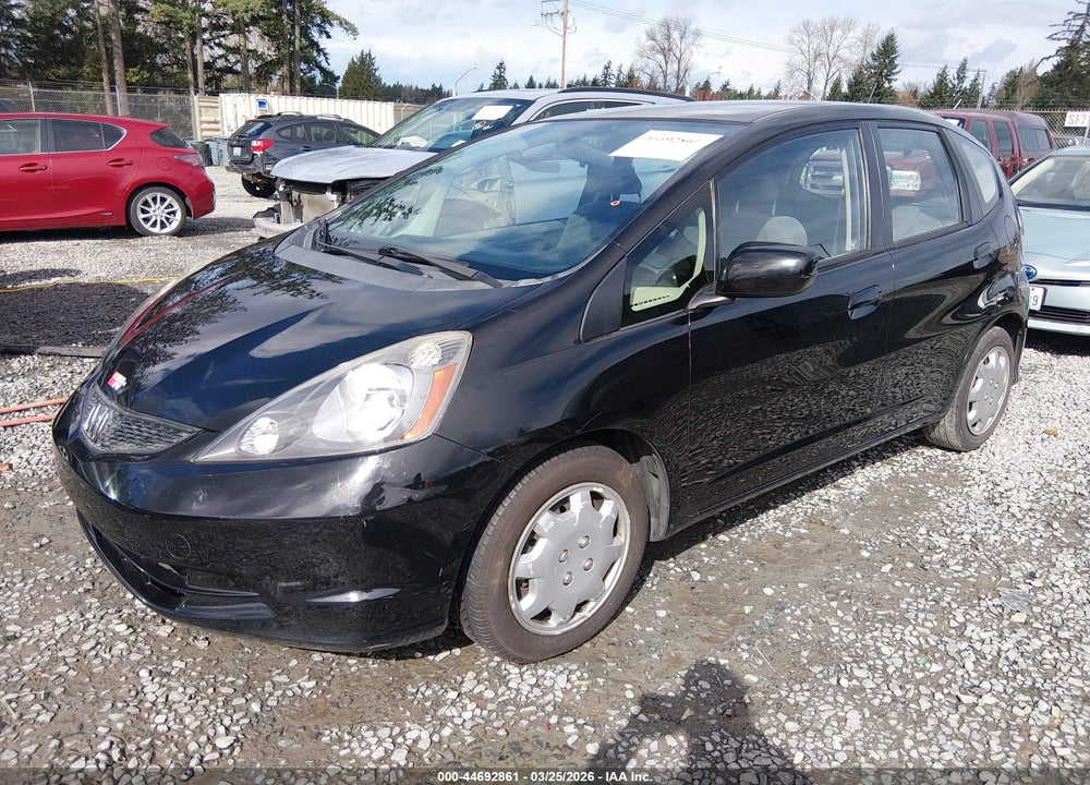 2013 HONDA FIT VIN: JHMGE8H33DC000445