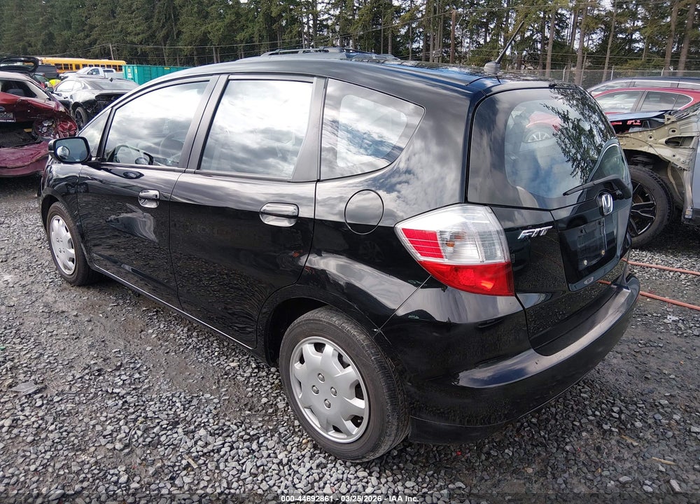 2013 HONDA FIT VIN: JHMGE8H33DC000445