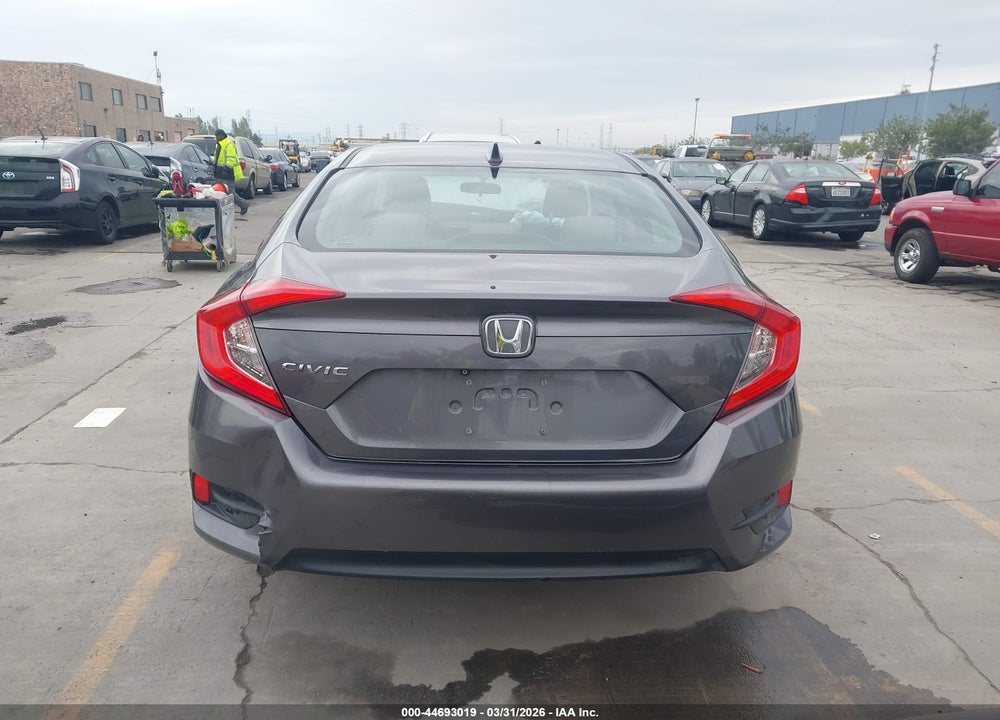 2018 HONDA CIVIC EX VIN: 19XFC2F70JE209409
